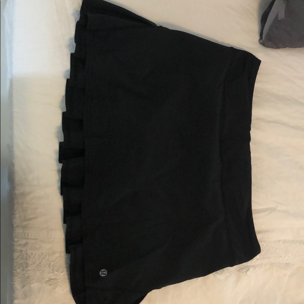 LULULEMON TENNIS SKIRT- PERFECT CONDITION SIZE 6